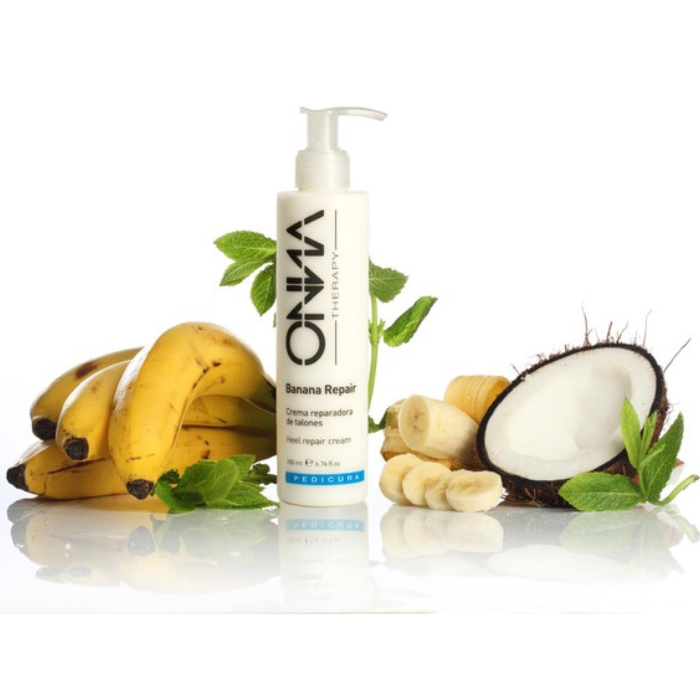 Crema Banana Repair de Onna Therapy para reparar talones secos y agrietados con ingredientes naturales como banana y coco.