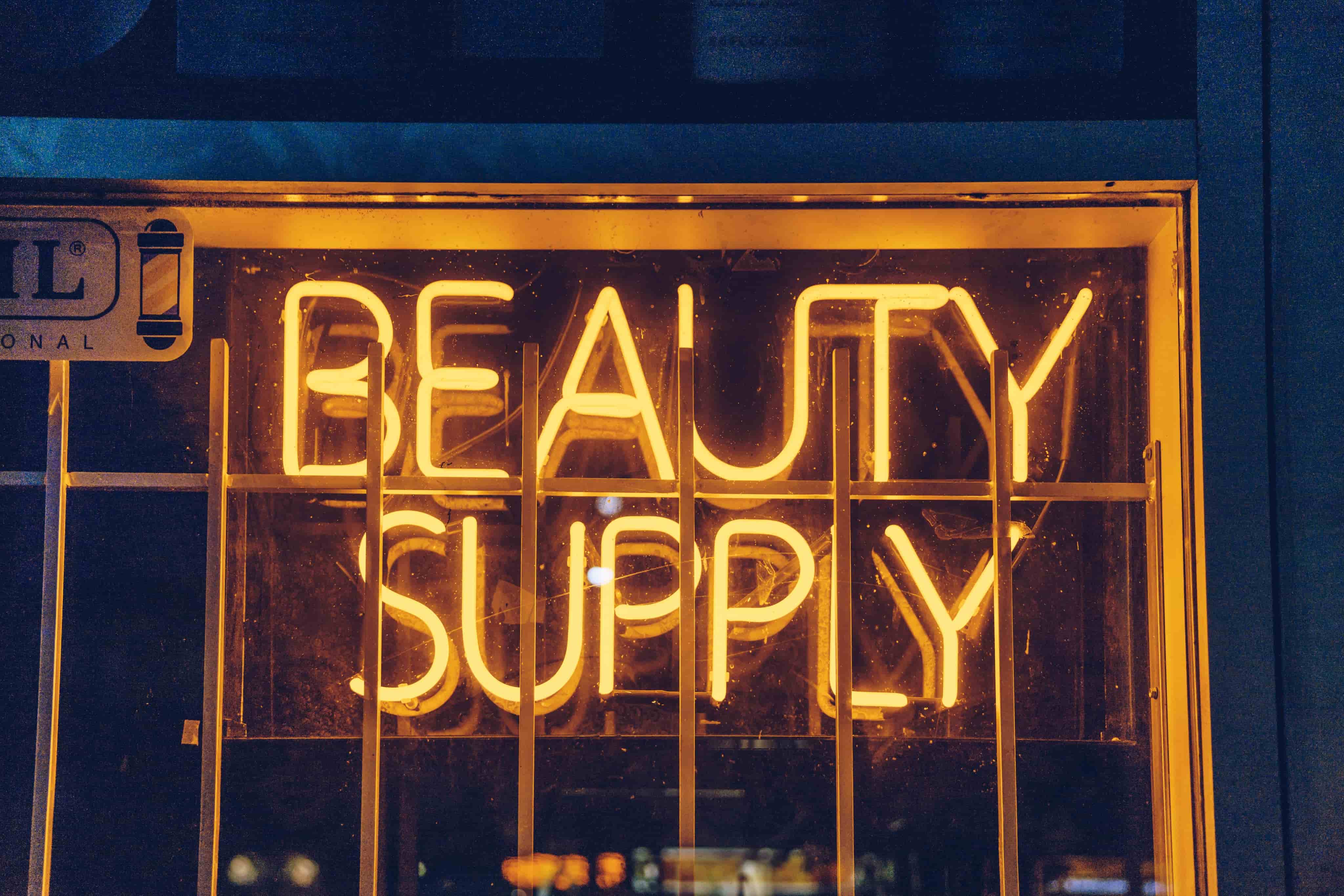 Creamas de cuidado corporala naturaeles y profesionales para manos, pies y cuerpo de Onna Tharay para distribuidores y centro de belleza.
