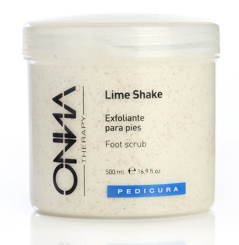 Crema  Exfoliante  de Onna Therapy para suavizar pies y talones con ingredientes naturales como lima, coco y menta.