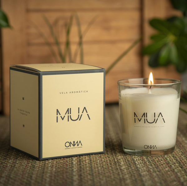 "MUA" AROMATIC CANDLE with natural oil extracts of "Bulgarian Rose".